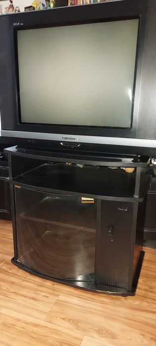 Sprzedam telewizor kineskop 100hz steteo sprawny z pilotem i szafką.