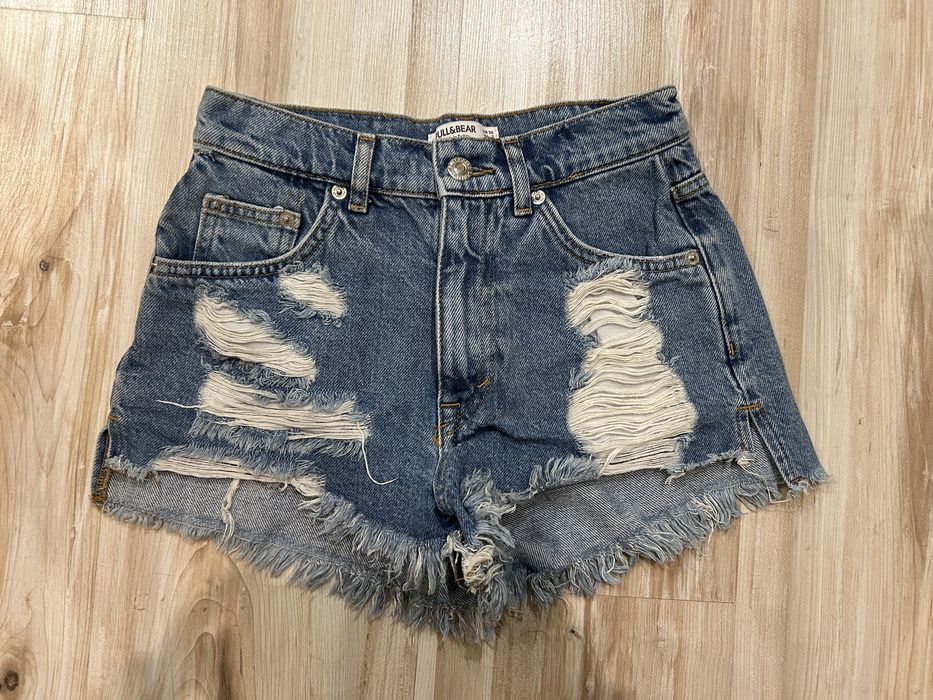 Krotkie jeansowe spodenki