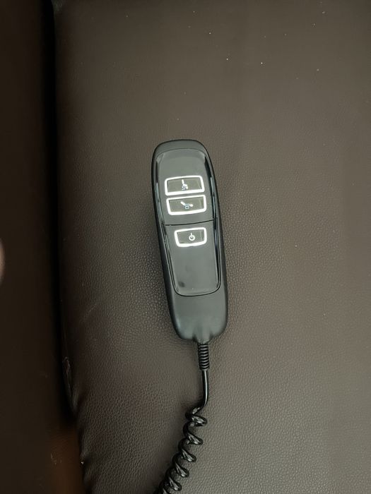 2 Cadeirões eletricos com comando 1 lugar