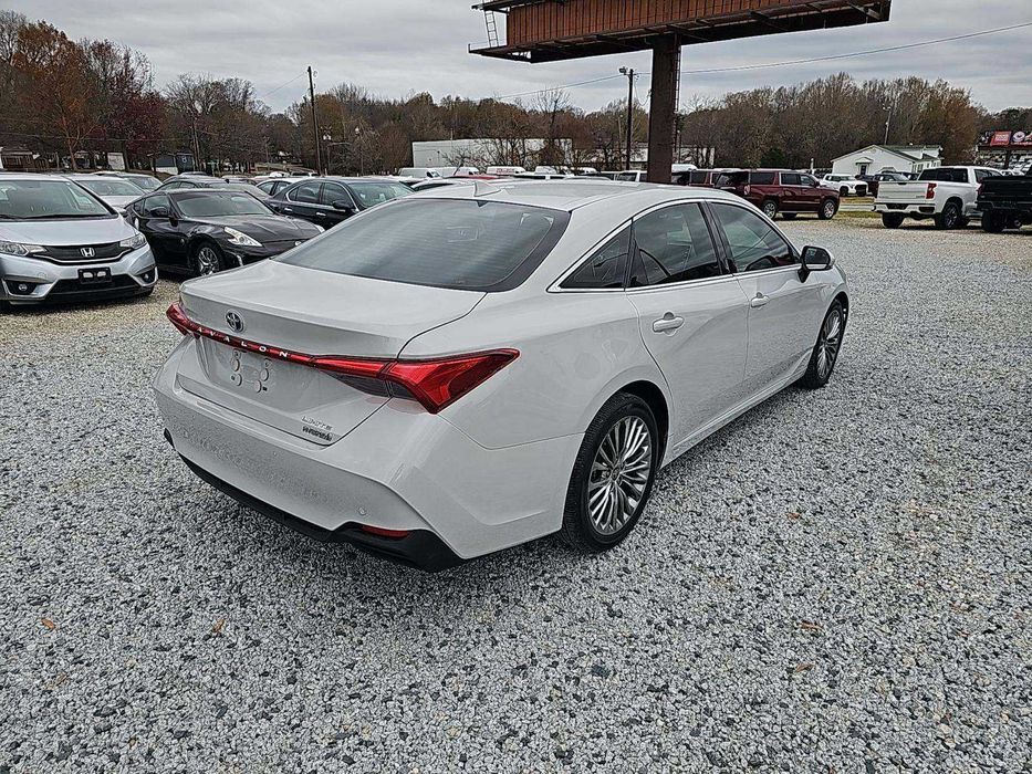 2022 Toyota Avalon Hybrid Limited