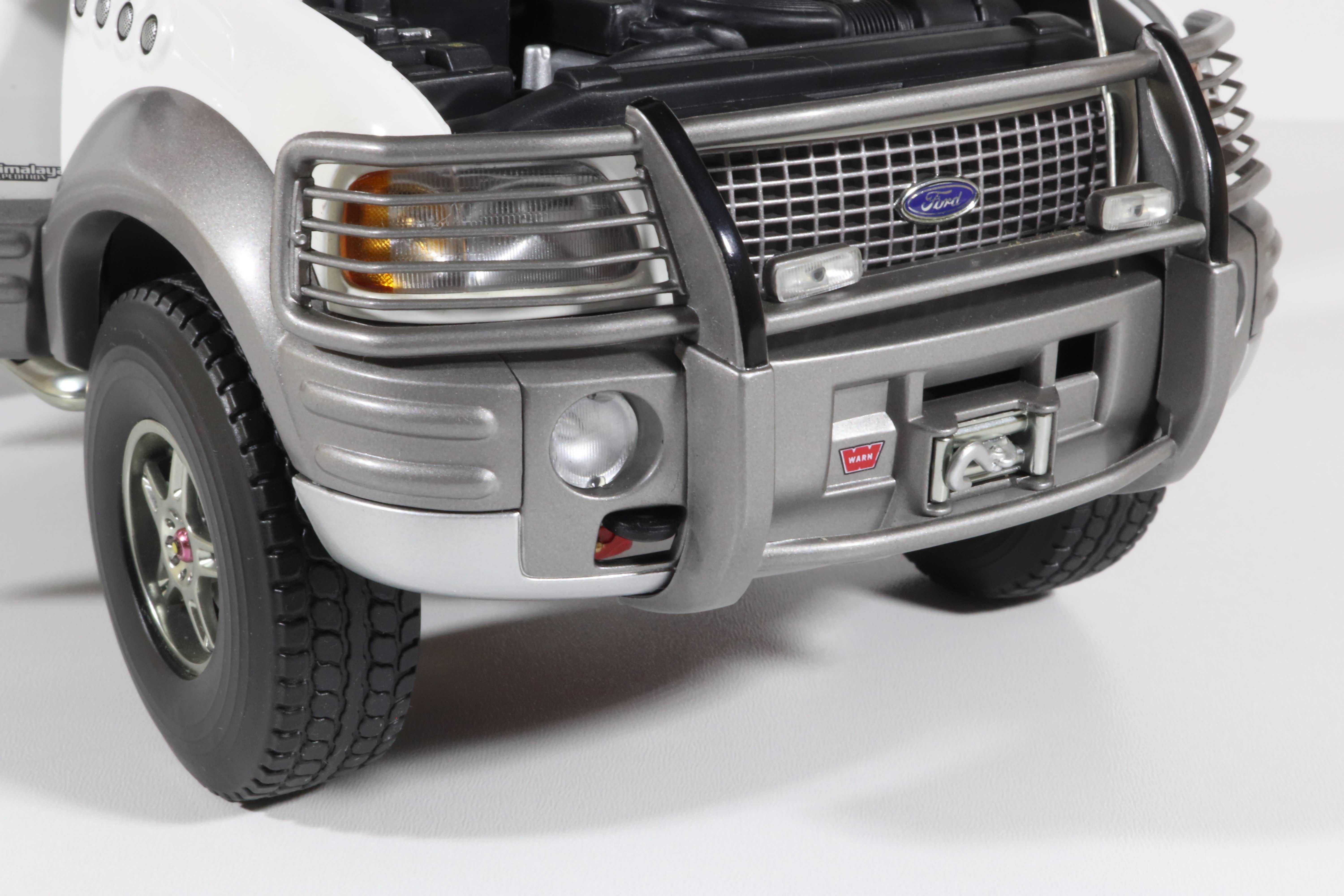 ミニカー Autoart 1/18 Ford EXPEDITION himalaya Раритет!!! Ford Expedition Himalaya масштабная модель