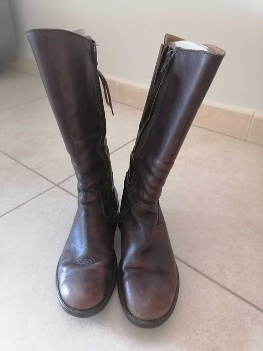 Botas em pele castanhas