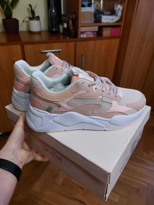 Nowe różowe sneakersy Daylight, marki Deezee, rozm. 38