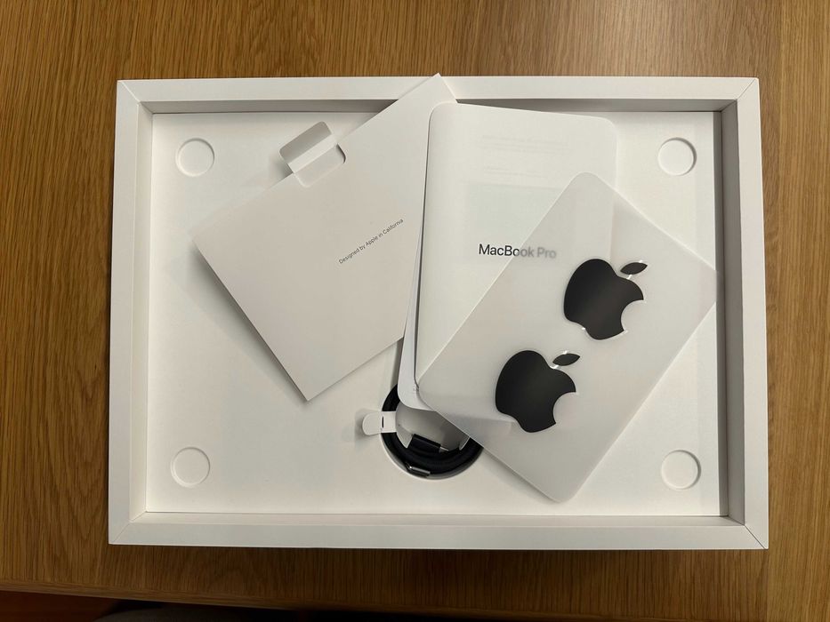 MacBook Pro 16” M3 Pro – 18GB RAM/512GB SSD – Space Black – Teclado PT