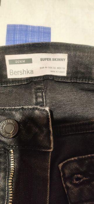 Джинси чорні Bershka