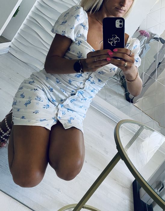 Sliczna sukienka, marszczenia, bufki