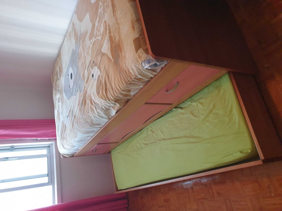 Cama em muito bom estado com 2 colchões