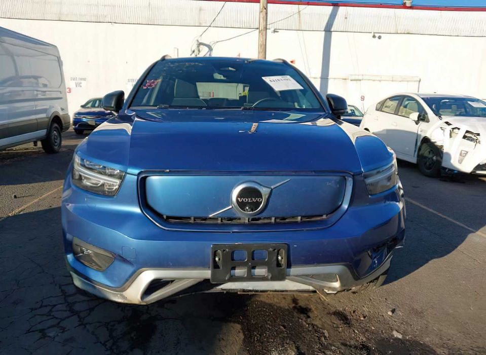 Volvo XC40 Recharge Pure Electric P8      2021