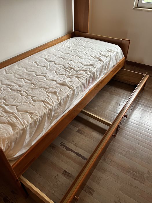 Cama com armario e colchão