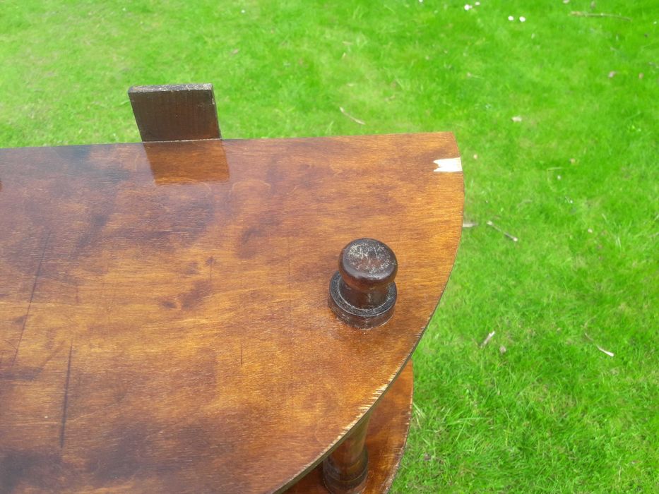 Regał ścienny wiszący