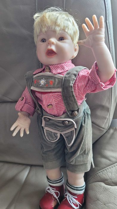 Lalka chłopiec w bawarskim stroju