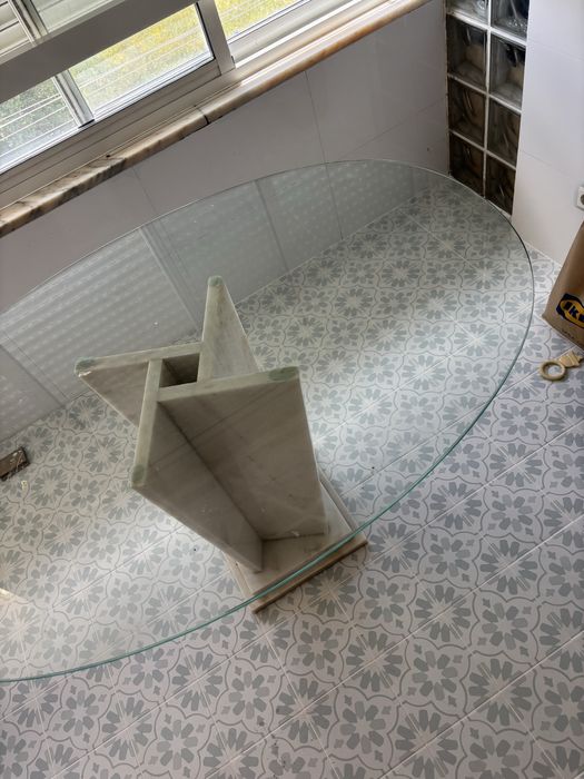 Mesa vidro com pe de marmore