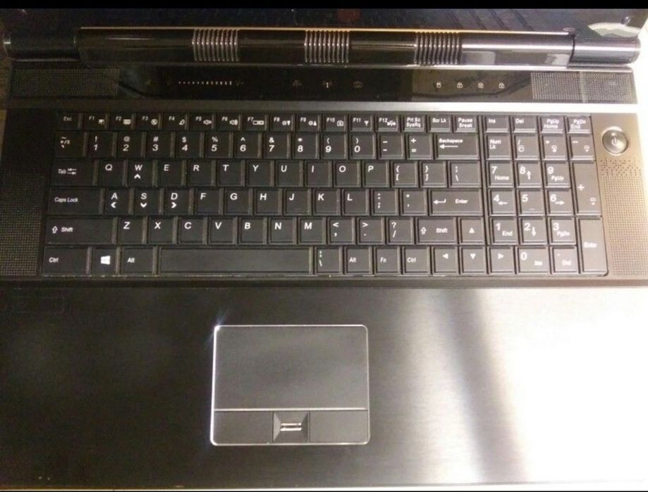 Уникальный мамонт Clevo P570WM очень редкий , такого у вас точно нет