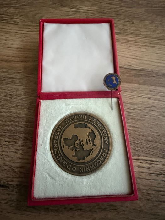 Medal odznaka Zasłużony Pracownik Handlu Zagranicznego