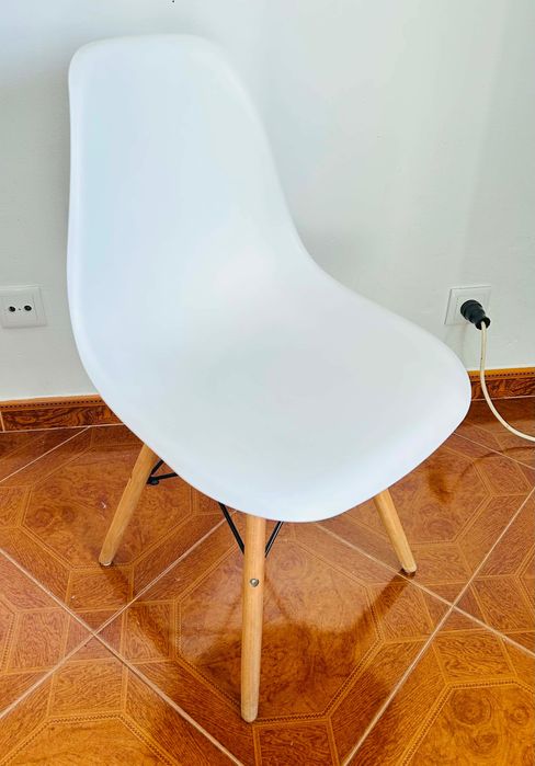 Cadeira Branca para Secretária