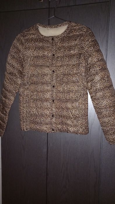 Стильна легка куртка пуховик Oodji, размер S.