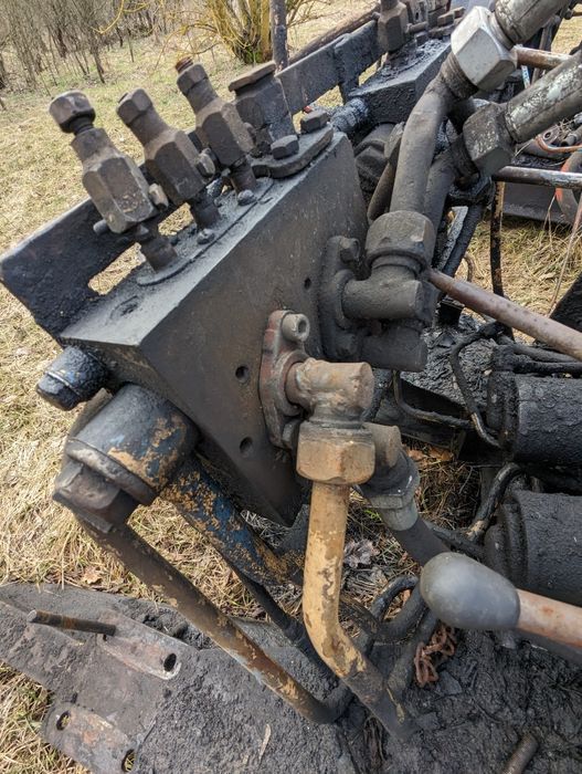 БОРЕКС Запчастини на погрузчик Цилиндр БОРЕКС МТЗ ЮМЗ стріла лапа ковш