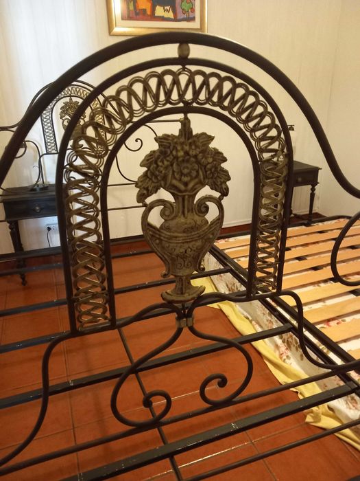 Cama de casal rústica em ferro