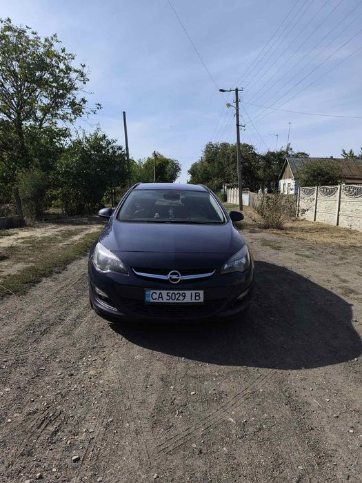 машина opel astra j 2014