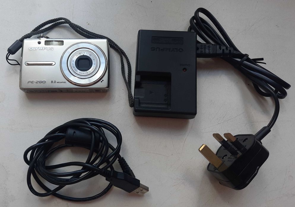 Цифровой фотоаппарат Olympus FE-280, рабочий