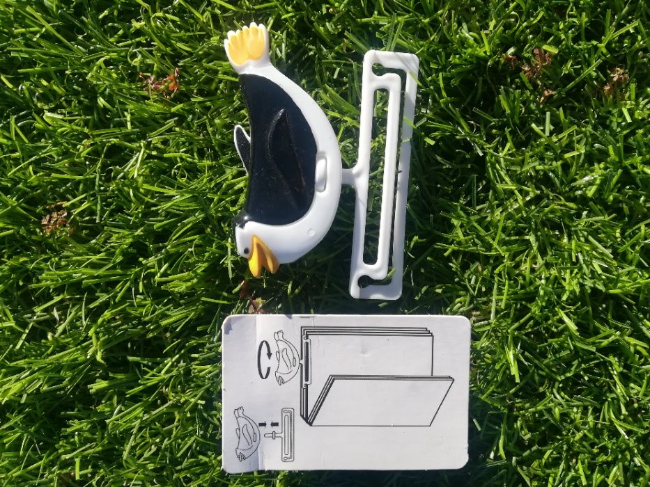 Kinder Promotional Items: Nestlé Bat and Penguin64297518959363121