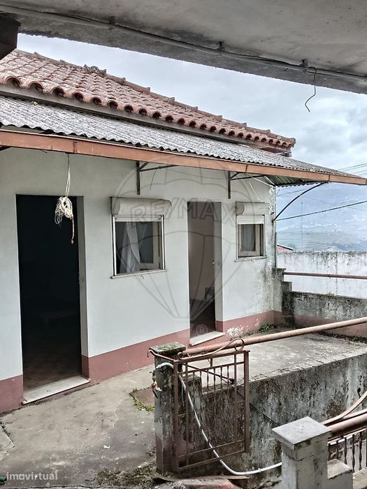 Moradia T5 para venda