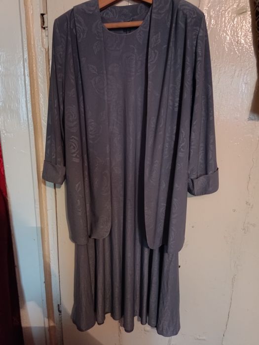 Жіночий костюм    .