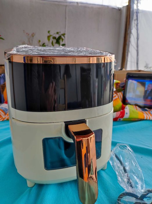 Fritadeira a ar quente , não necessita de oleo.