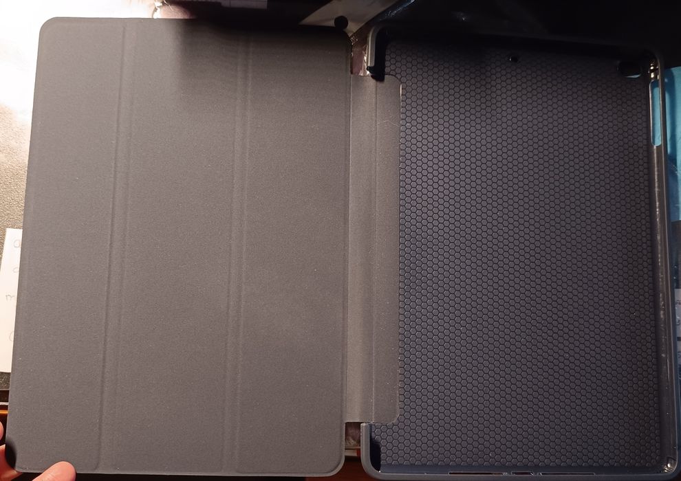 2 capas Smart para iPad 9,7", 1 película vidro e 3 películas