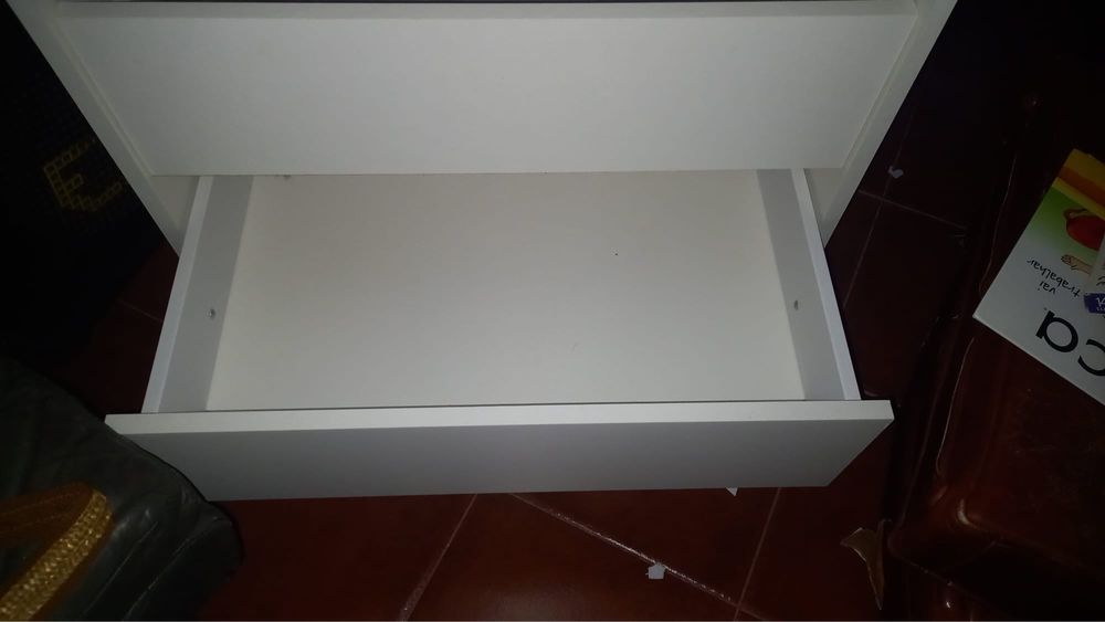 Cómada  branca IKEA Malm de 3 gavetas