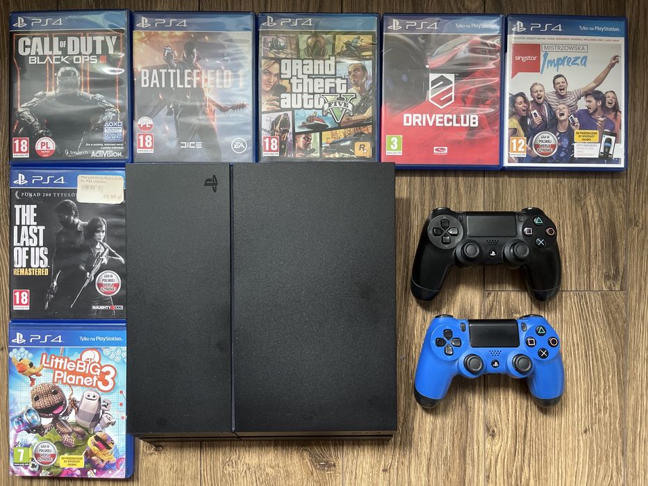 PlayStation 4 z 2 padami PS4 1 Tb + 7 gier