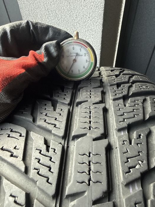 Шини резина 215/65/17 r17 Nokian комплект зимні