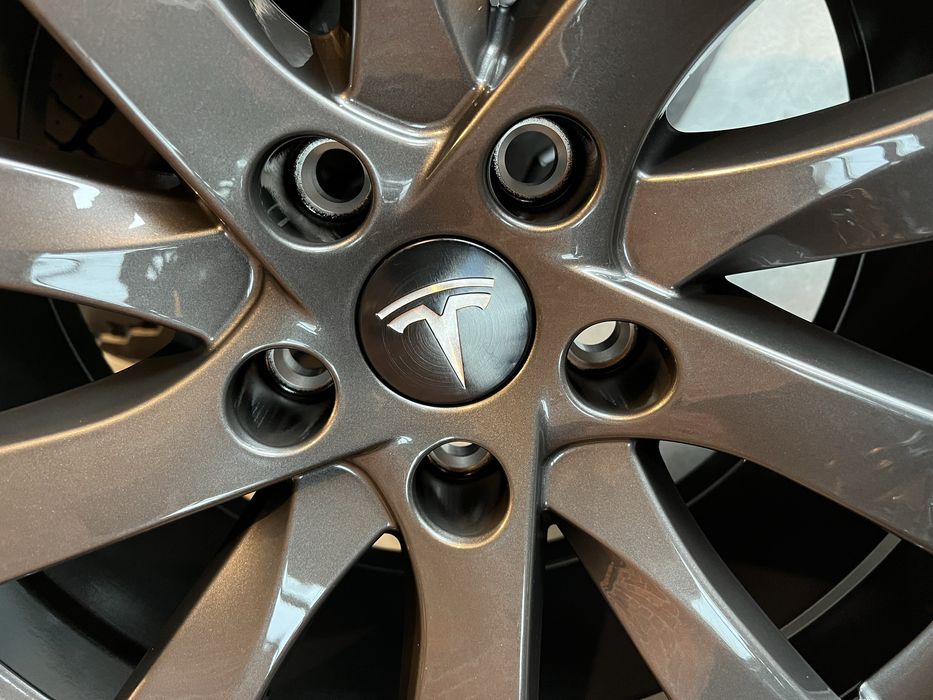Koła Zimowe 19 Tesla Y Long Range 255/45R19 Performance 2025 Pirelli