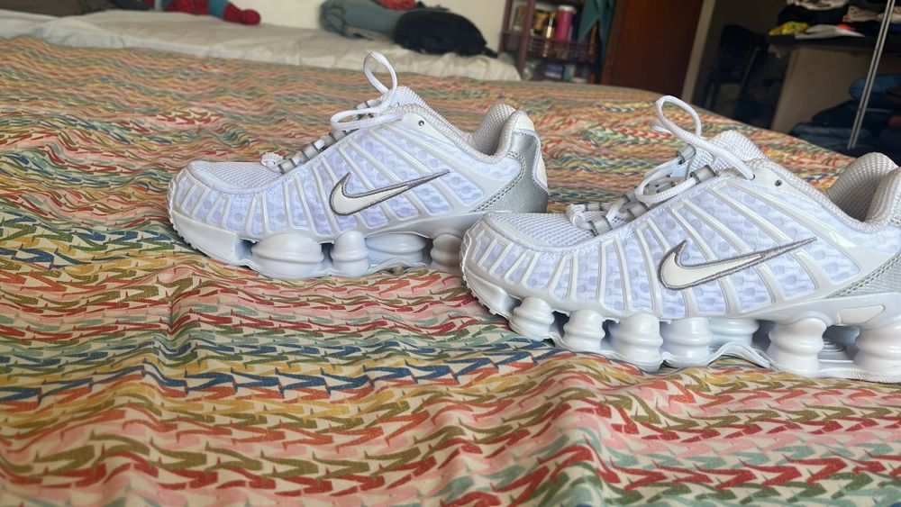 Tênis da Nike e Shox branco
