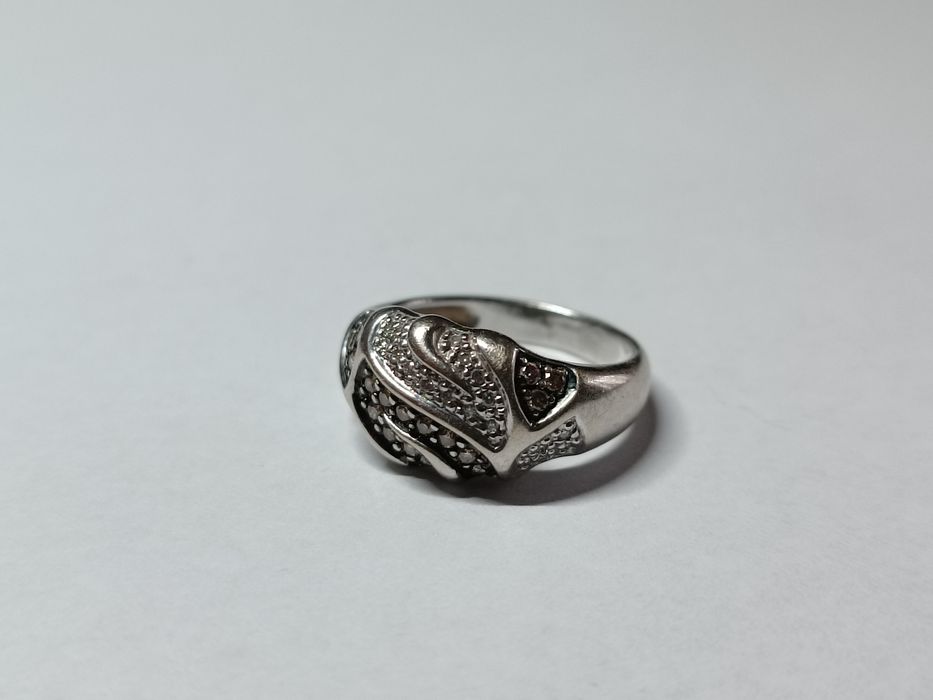 Золоте кільце з діамантами