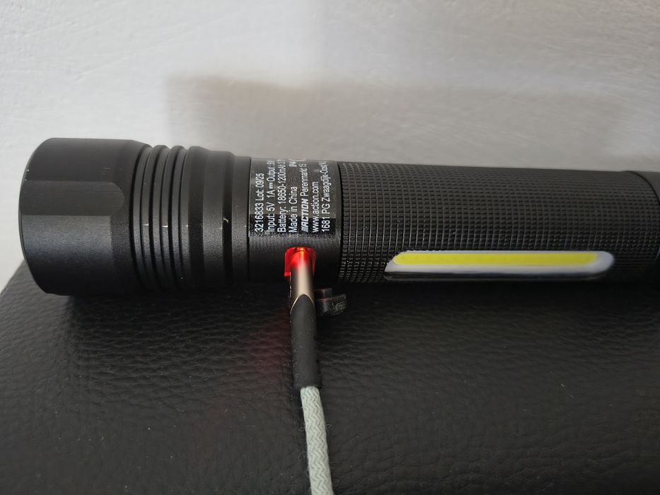 Latarka Usb-C+Solarna 500+200lm.Taktyczna.Cena z wysyłką.