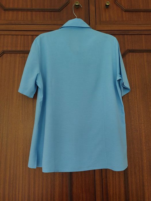 Blusa azul de meia manga