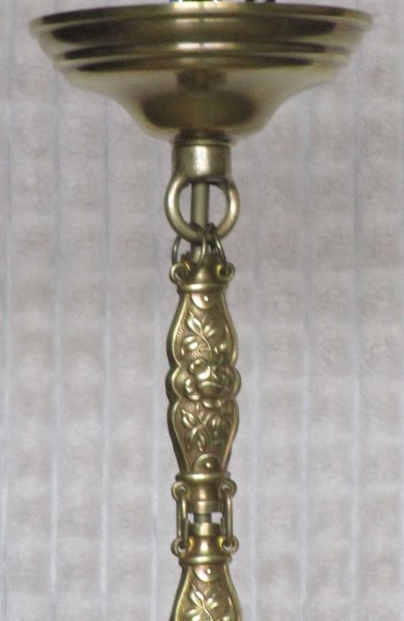 Przedwojenny lampion, zwis, mały żyrandol na tzw. łuskach.