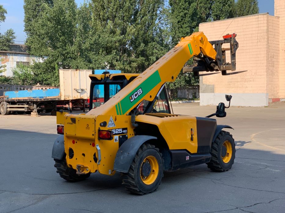 Телескопічний навантажувач JCB 525-60 Телескопический погрузчик 2,5т