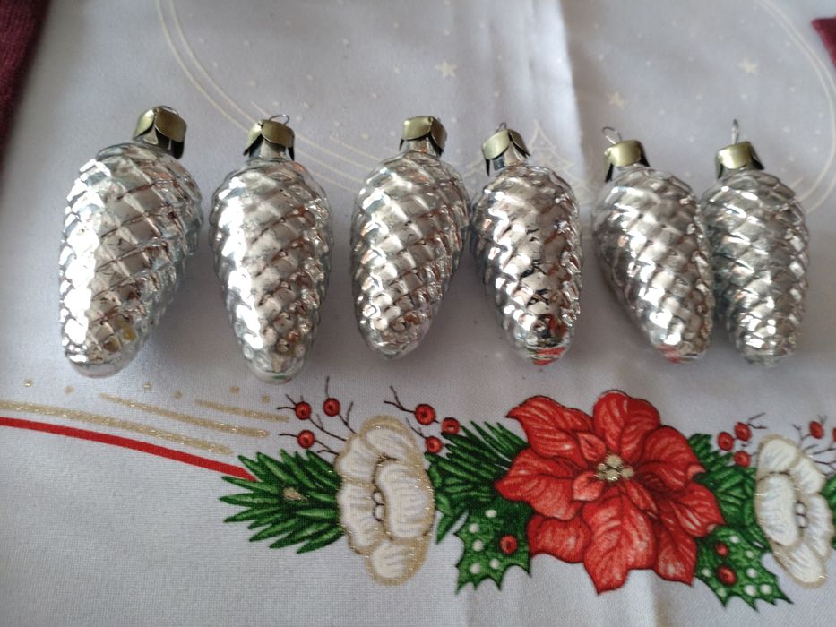 Bombki  szyszki PRL 6 sztuk stan bdb 6cm