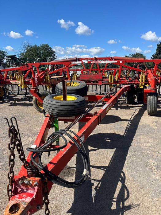 Культиватор суцільного обробітку Bourgault 8810-35 (18 м)