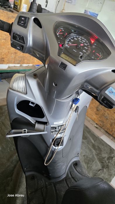 Honda SH 300i scooter muito boa kilometros reais