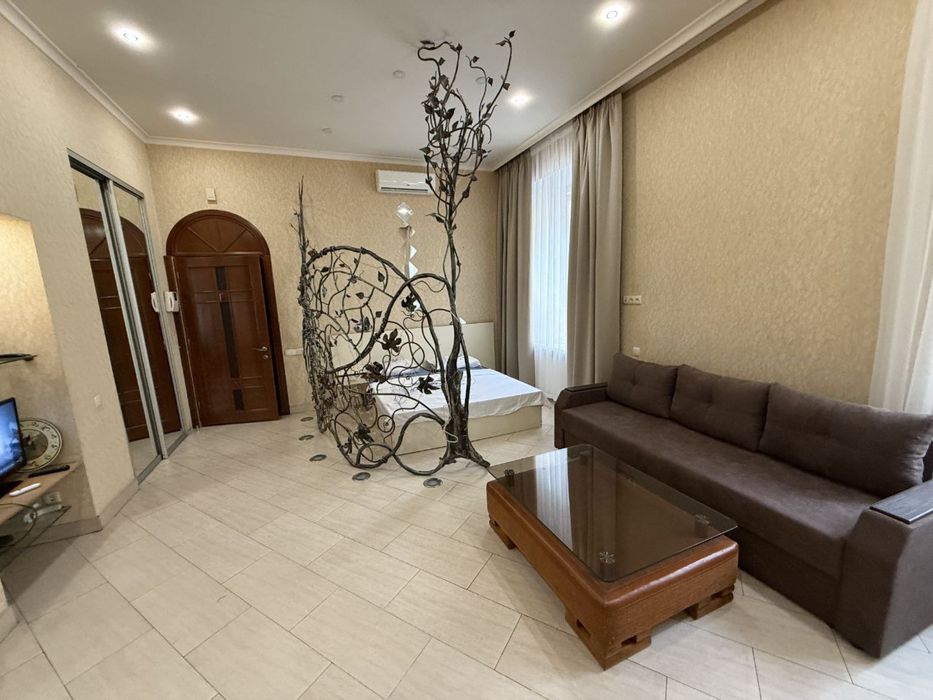 Дерибасовская / Ришельевская  12 Подобово Оперный Театр Центр