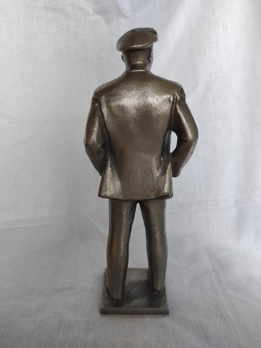 Статуетка Ленін, який стоїть