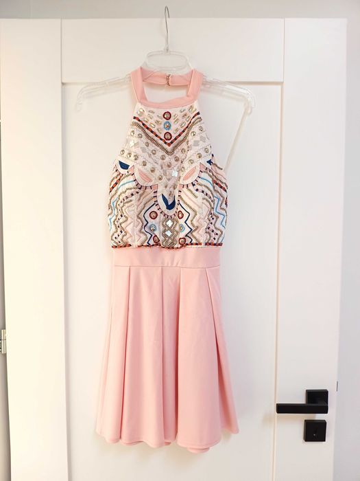 Elegancka pudrowa cekinowa włoska sukienka 32XXS pudrowy róż aztecka