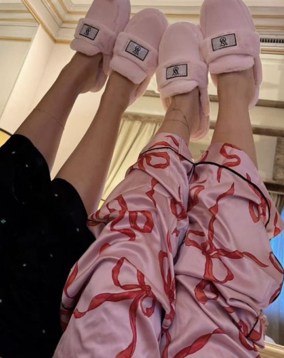 Знижка до 25/01! Шикарні тапочки з камінцями від Victoria’s Secret