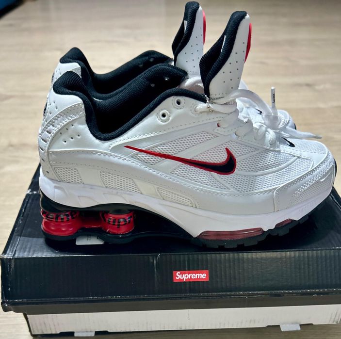 Nike shox supreme