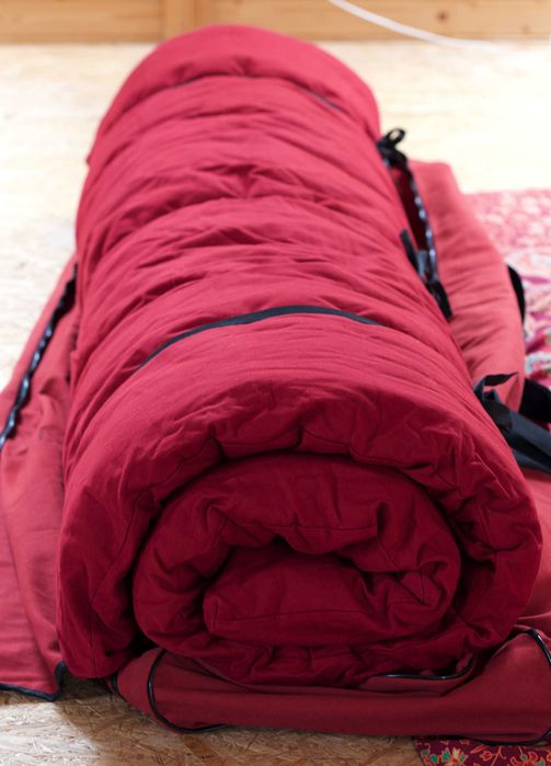 Mata do masażu tajskiego lub shiatsu z torbą transportową