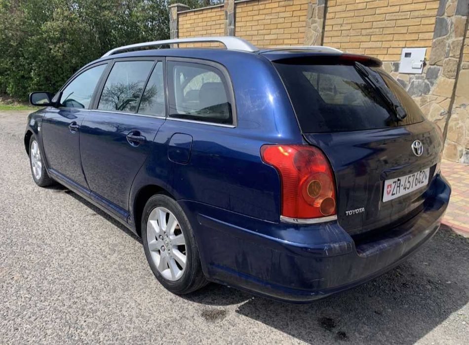 Кришка багажника toyota avensis задня ляда зі склом тойота авенсіс