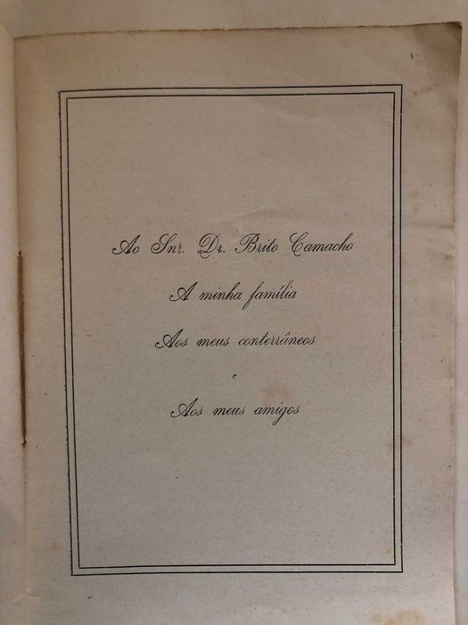 FLORES DO PÂNTANO (Castigat ridendo mores...